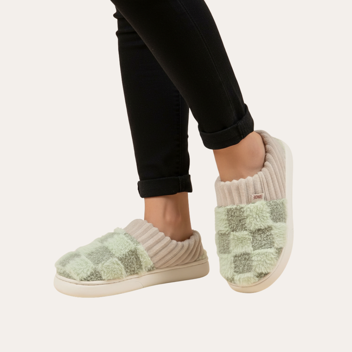 Orthopädische Damen Hausschuhe mit Karomuster | Vestea