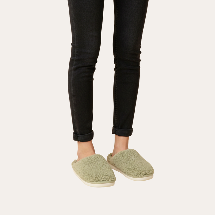 Orthopädische Damen Hausschuhe aus Fleece mit rutschfester Sohle | Vestea