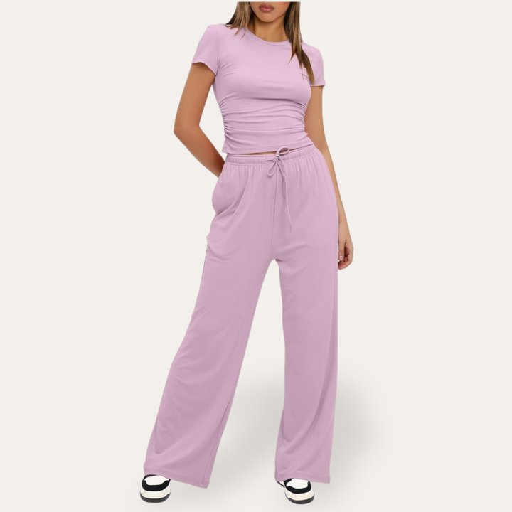 Damen Sportliches Set mit T-Shirt und Weitenhose | Vestea