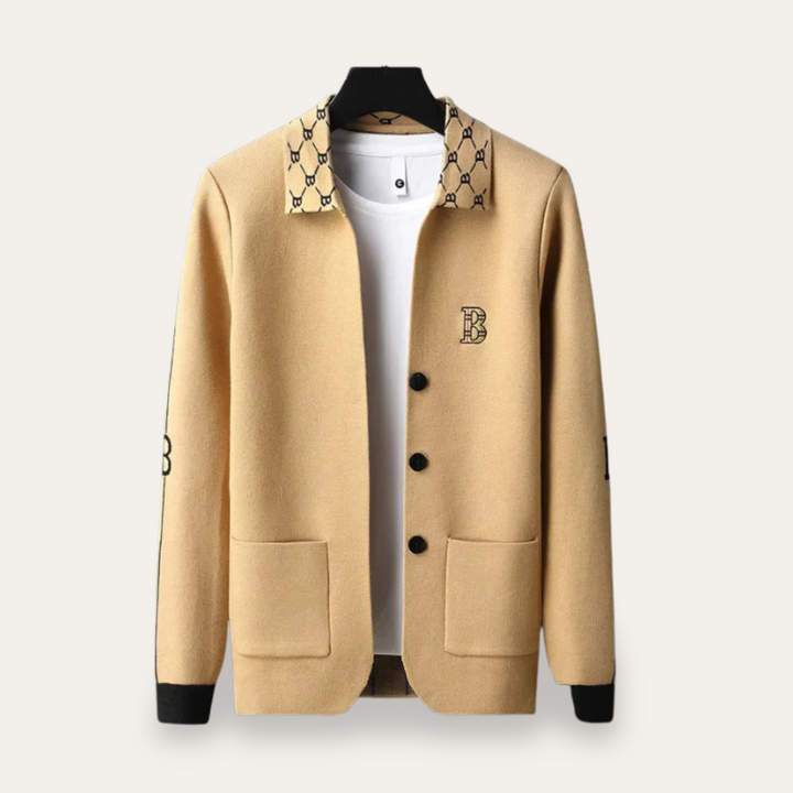 Herren Strickjacke mit Monogrammkragen | Vestea