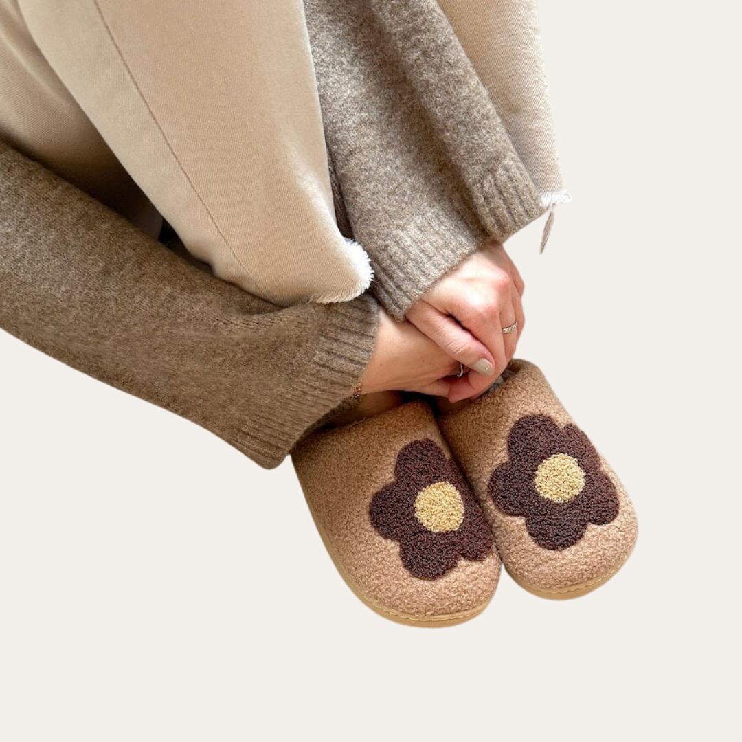 Orthopädische Damen Hausschuhe mit Blumenmuster und rutschfester Sohle | Vestea