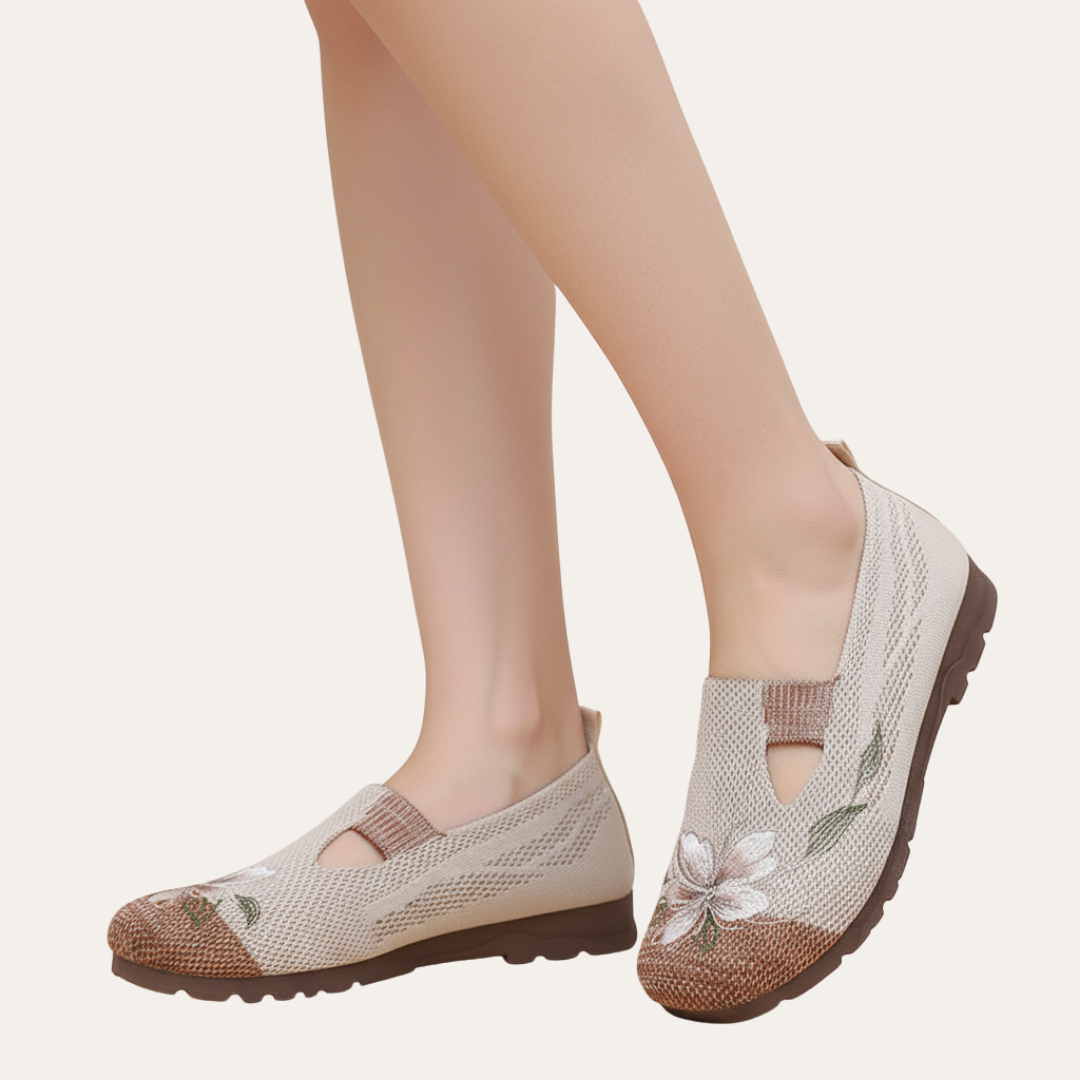 Orthopädische Damen Freizeitschuhe mit Blumenmuster | Vestea