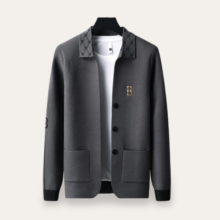 Herren Strickjacke mit Monogrammkragen | Vestea