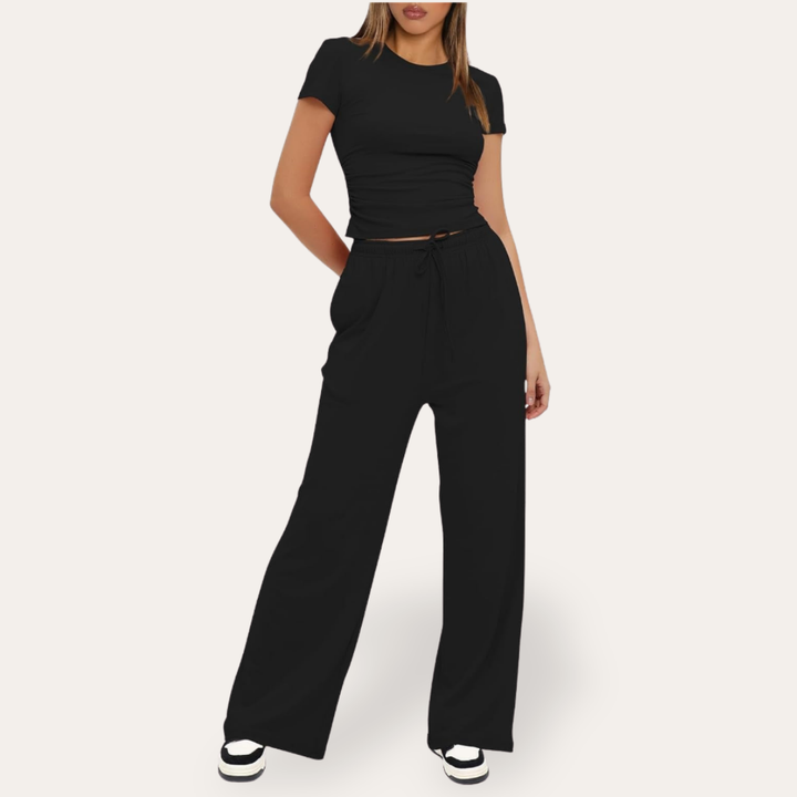Damen Sportliches Set mit T-Shirt und Weitenhose | Vestea