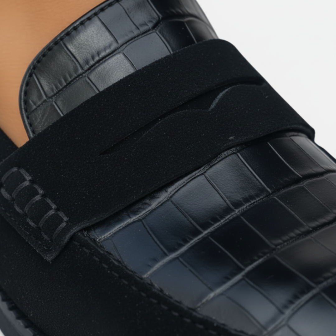 Damen Mokassins aus schwarzem Veloursleder mit Krokodil-Details | Vestea