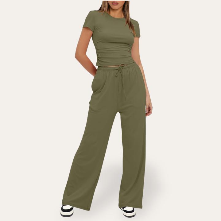 Damen Sportliches Set mit T-Shirt und Weitenhose | Vestea