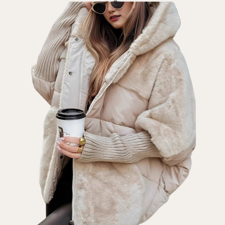 Damen Steppjacke mit Kapuze, Kunstfell und Strickärmeln | Vestea