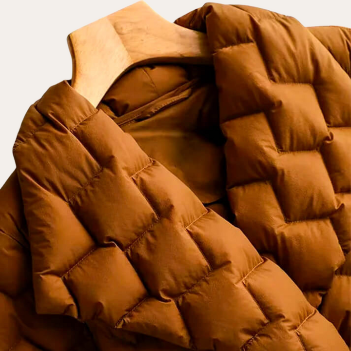 Gepolsterte Damenjacke mit Gürtel | Vestea