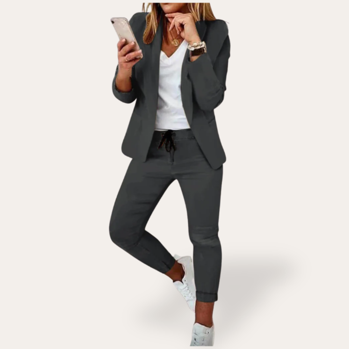 Damen Freizeit Anzug mit Blazer und Jogginghose aus Mischgewebe | Vestea
