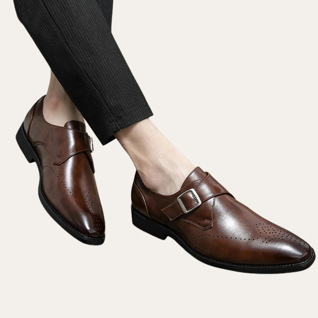 Orthopädische Schuhe für Herren mit Schnalle | Vestea