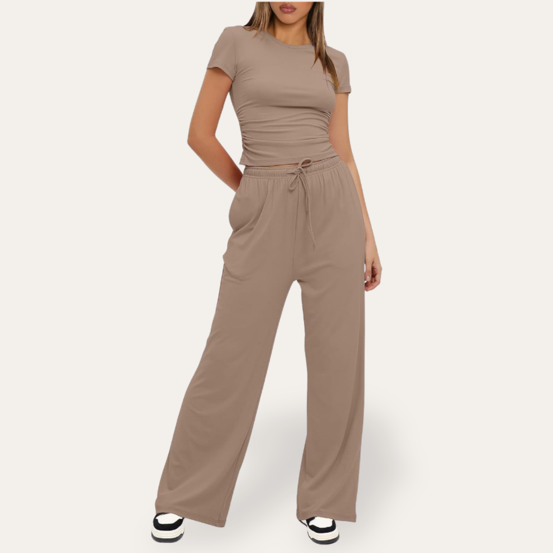 Damen Sportliches Set mit T-Shirt und Weitenhose | Vestea