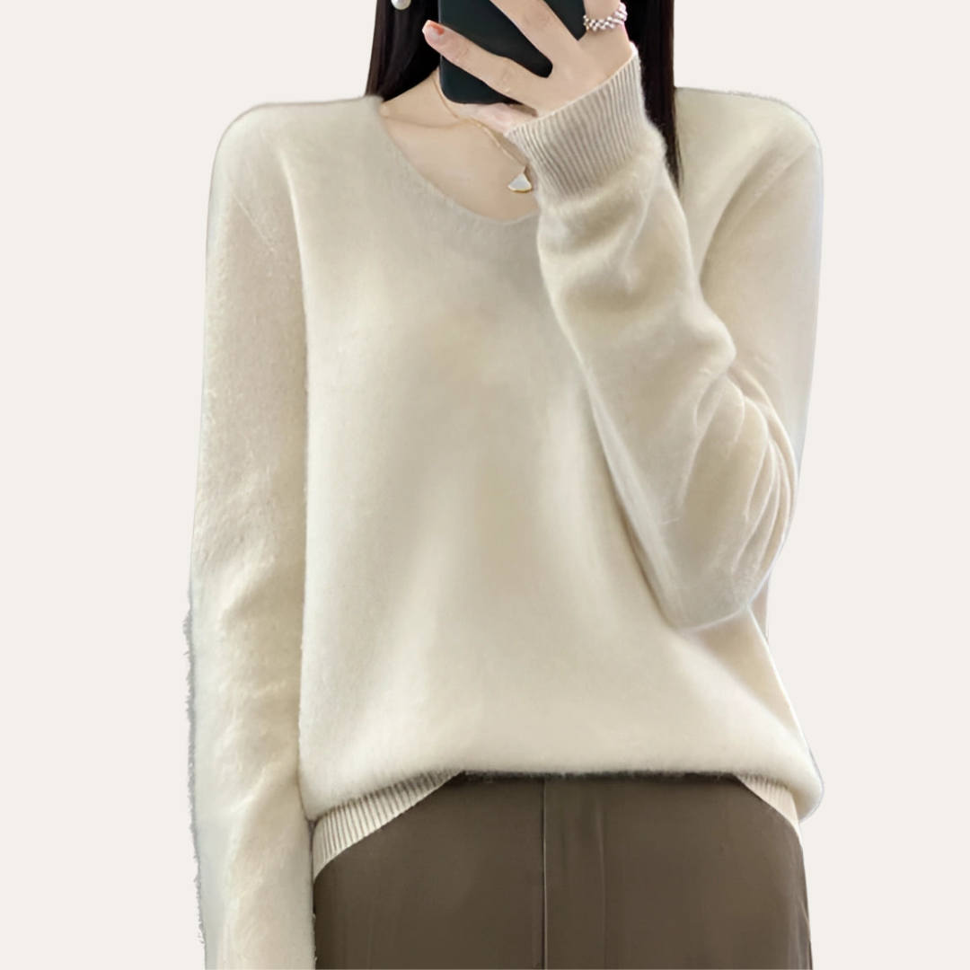 V-Ausschnitt Pullover für Damen aus weichem Material | Vestea