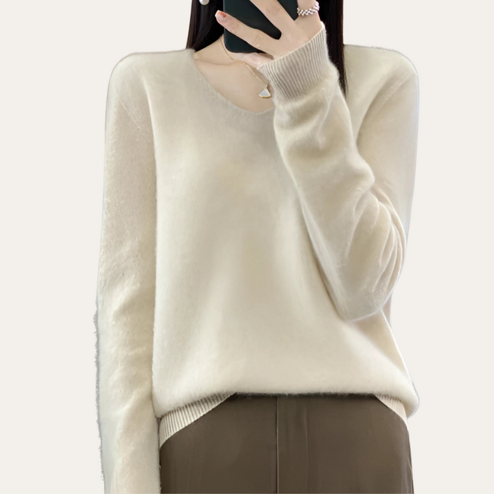 V-Ausschnitt Pullover für Damen aus weichem Material | Vestea