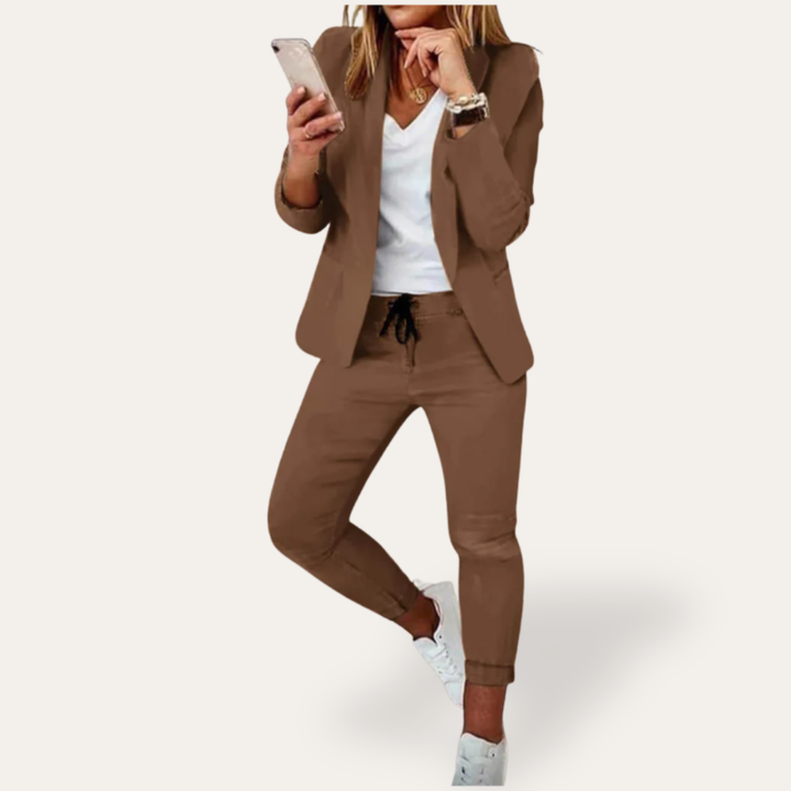 Damen Freizeit Anzug mit Blazer und Jogginghose aus Mischgewebe | Vestea