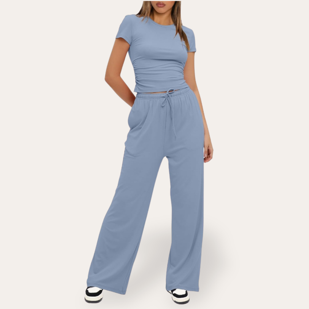 Damen Sportliches Set mit T-Shirt und Weitenhose | Vestea