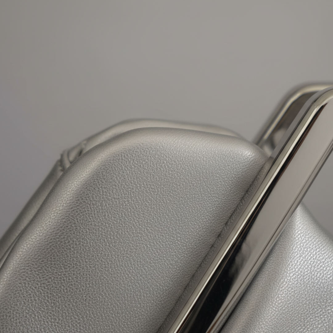 Damen Tasche mit Goldhenkel aus Kunstleder | Vestea