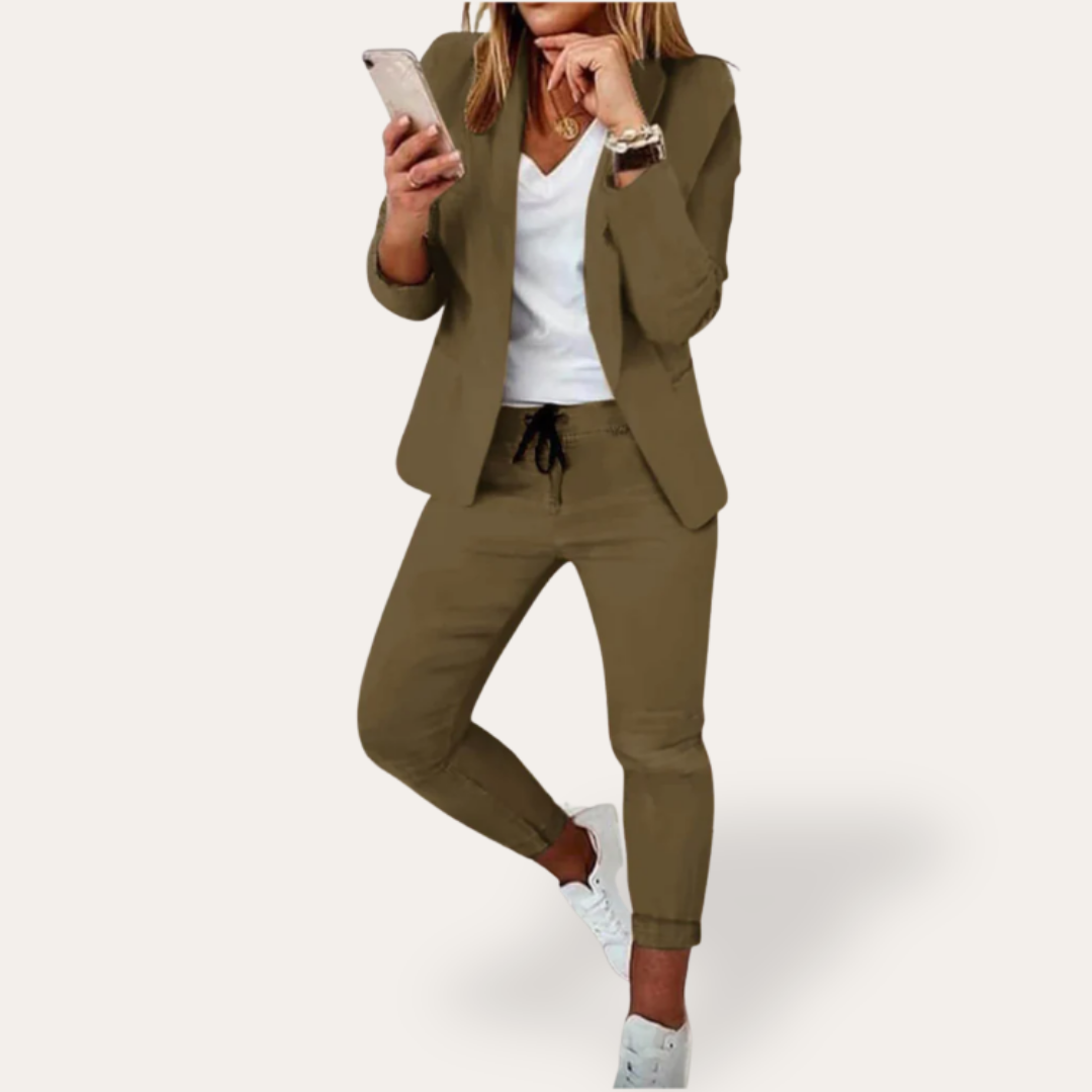 Damen Freizeit Anzug mit Blazer und Jogginghose aus Mischgewebe | Vestea