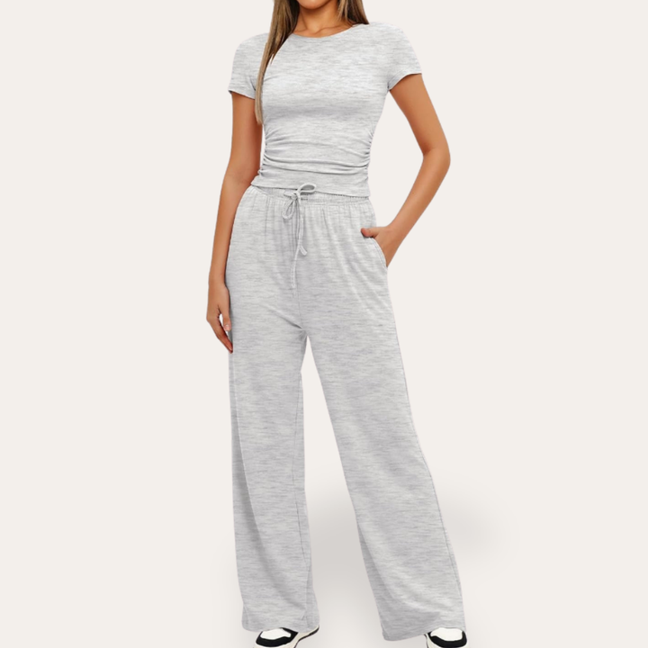 Damen Sportliches Set mit T-Shirt und Weitenhose | Vestea