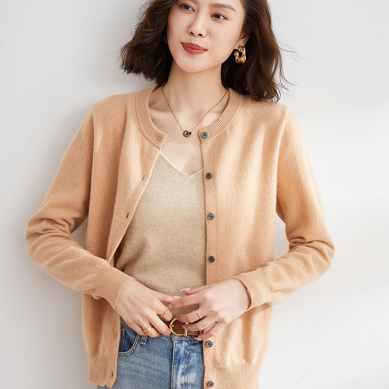 Pull boutonné en vison coupe régulière pour femmes