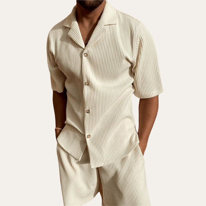Plissiertes Urlaubs-Hemd & Shorts Set | Vestea