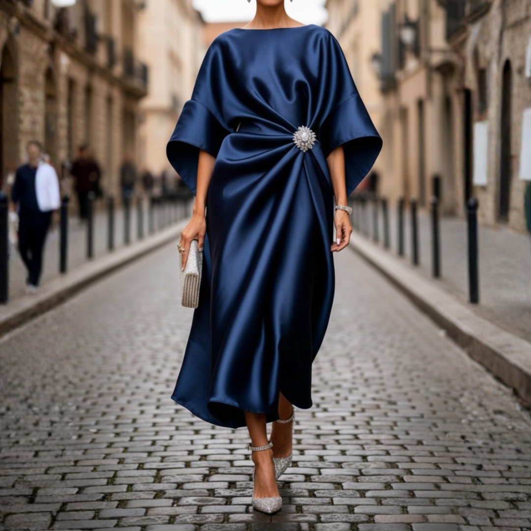 Robe mi-longue pour femme en satin drapé avec broche en strass