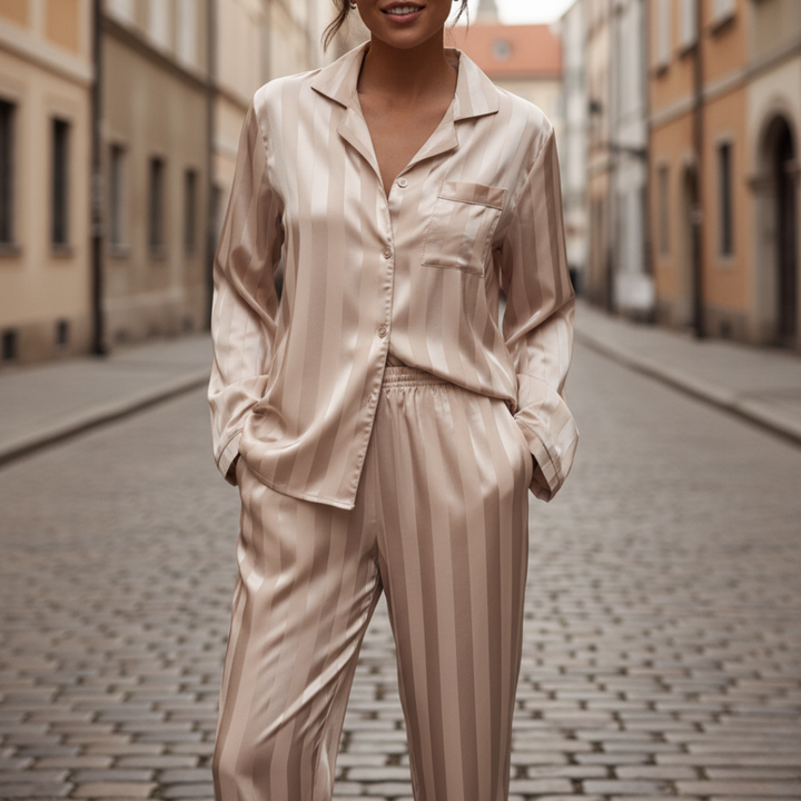 Damen-Satin-Pyjama-Set mit Streifen | Vestea
