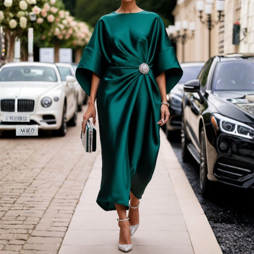 Robe mi-longue pour femme en satin drapé avec broche en strass