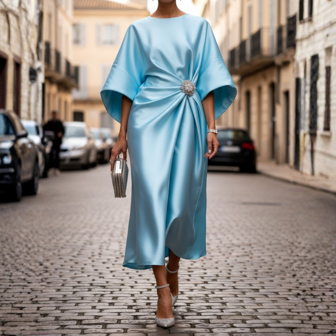 Robe mi-longue pour femme en satin drapé avec broche en strass