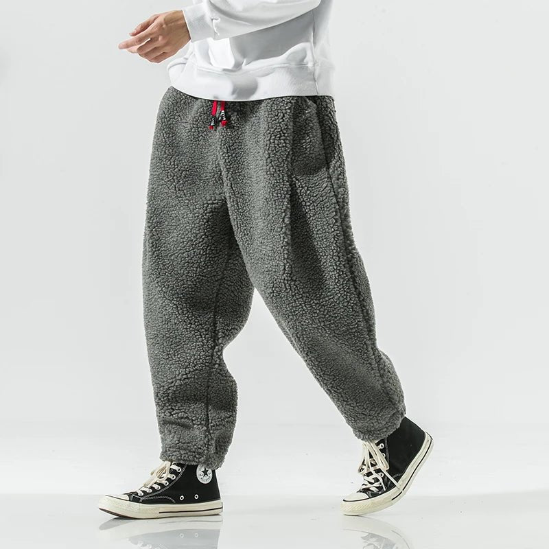 Men's Weekend Sherpa Sweatpants | Relaxed Fit Detail
