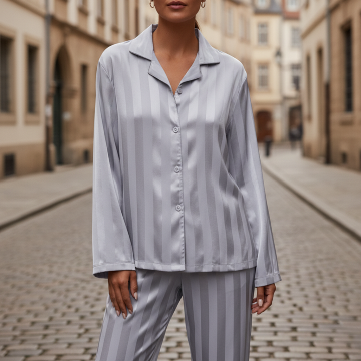 Damen-Satin-Pyjama-Set mit Streifen | Vestea