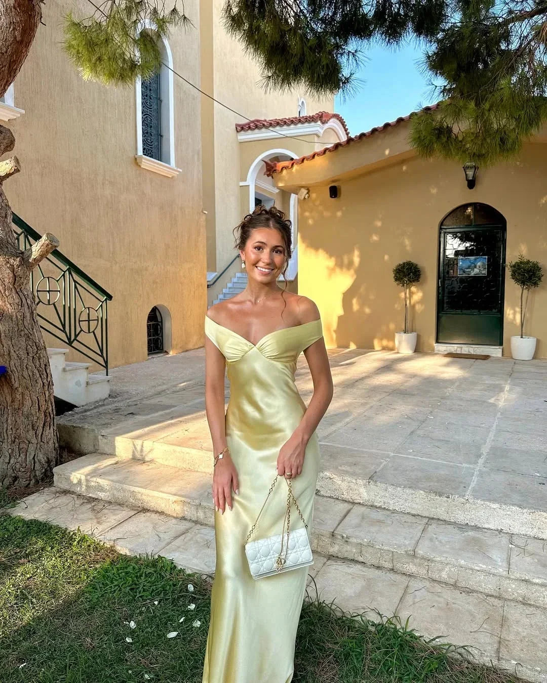 Robe longue satinée femme, épaules dénudées, sans manches