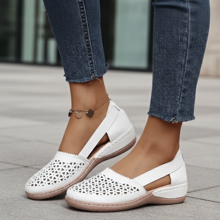 Chaussures orthopédiques à enfiler pour femmes avec découpes